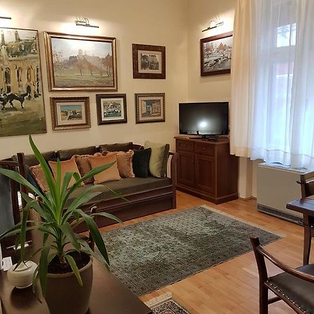 Classic Style Apartment Belgrad Exteriör bild