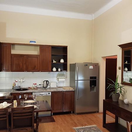 Classic Style Apartment Belgrad Exteriör bild