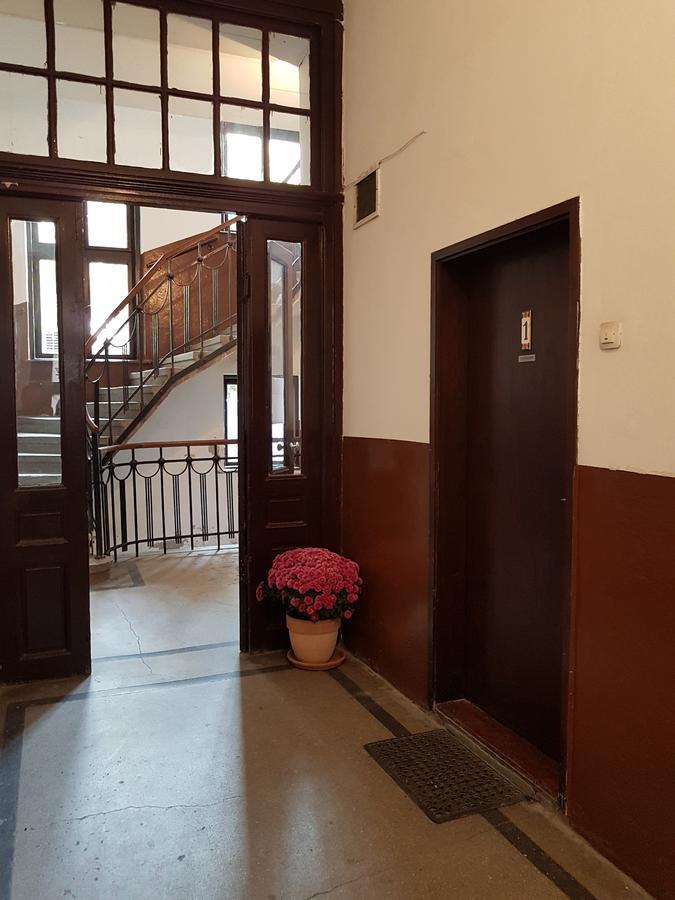 Classic Style Apartment Belgrad Exteriör bild